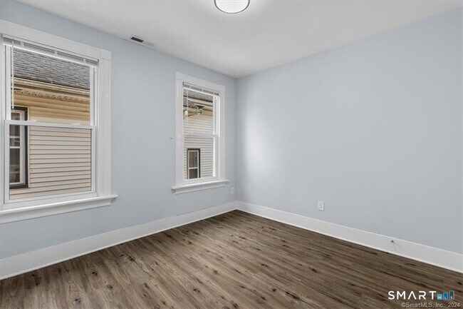 Building Photo - 55 Admiral St