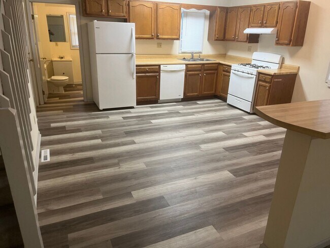 Building Photo - 1605 Hinkson Ave