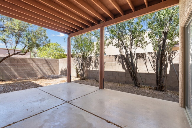 Building Photo - 3730 N Bay Horse Loop