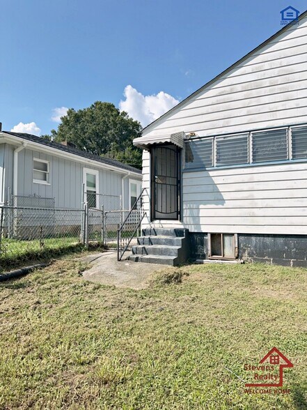 Building Photo - 2018 Walker Ave
