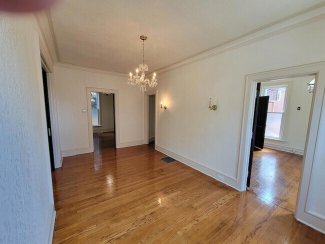 Building Photo - 508 Maple Ave