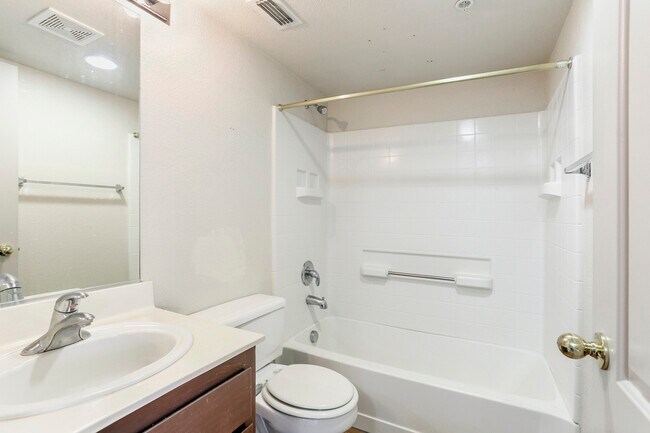 Building Photo - 3739 Black Eagle Dr