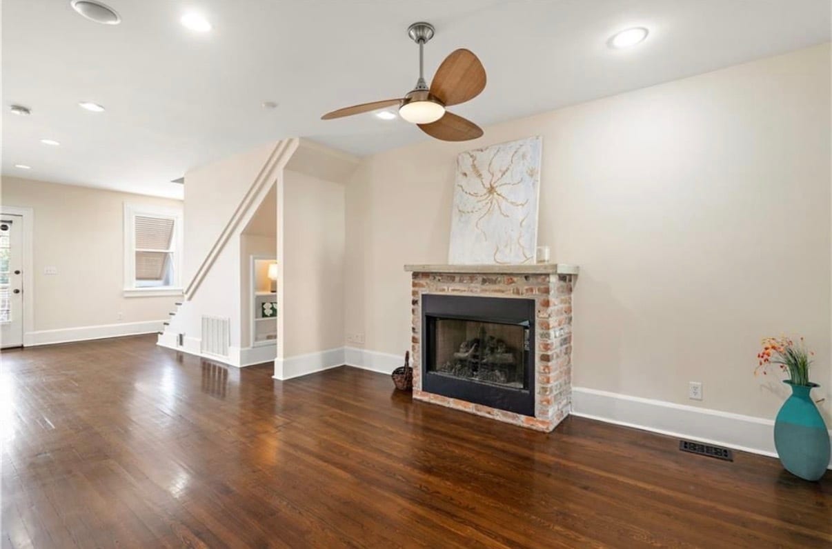 Building Photo - 5815 S Robertson St