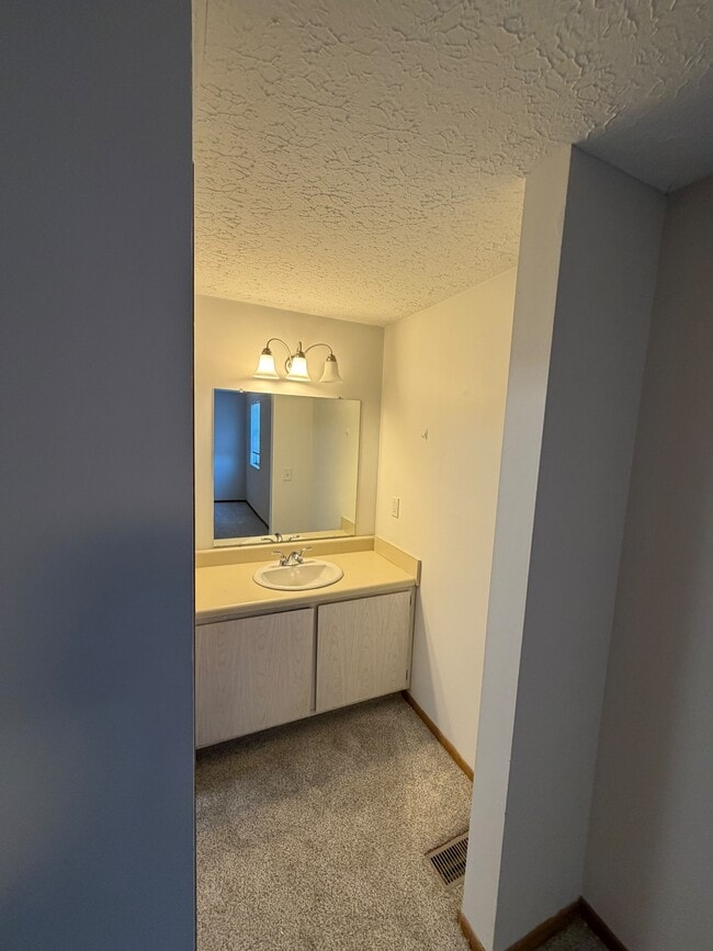 Building Photo - 1762 Queensbridge Dr
