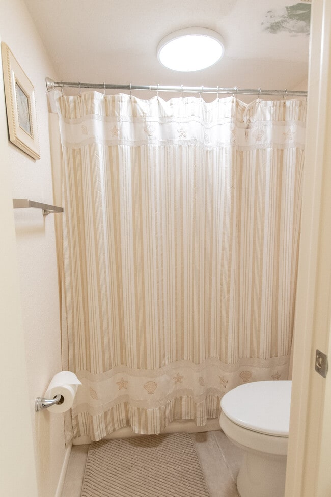 Building Photo - 1000 Cove Cay Dr