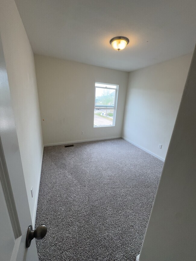 Building Photo - 5198 Dovetail Ln