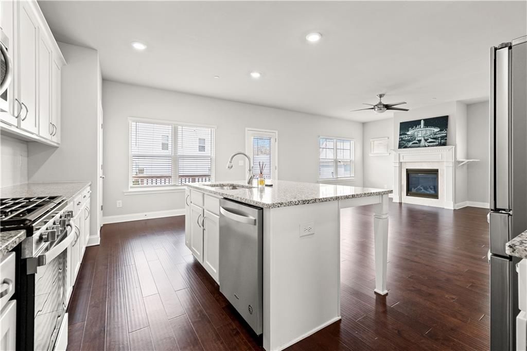 Building Photo - 156 Adams Cir