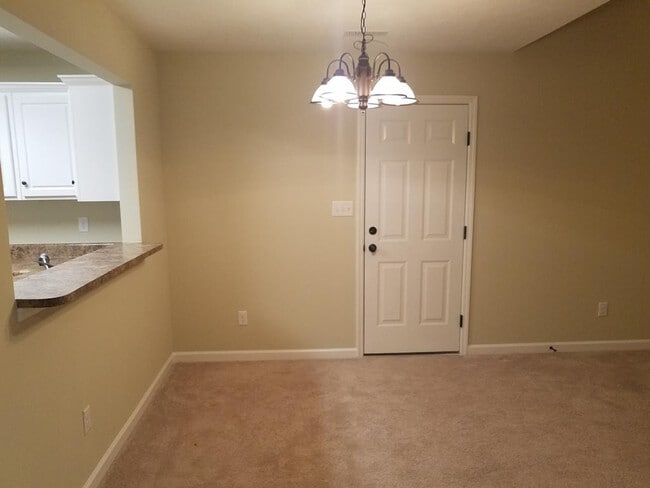 Building Photo - 423 Tarsel Ct