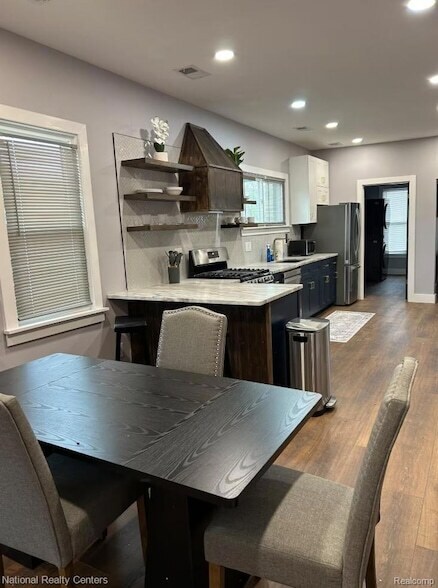 Building Photo - 2710 Wreford St