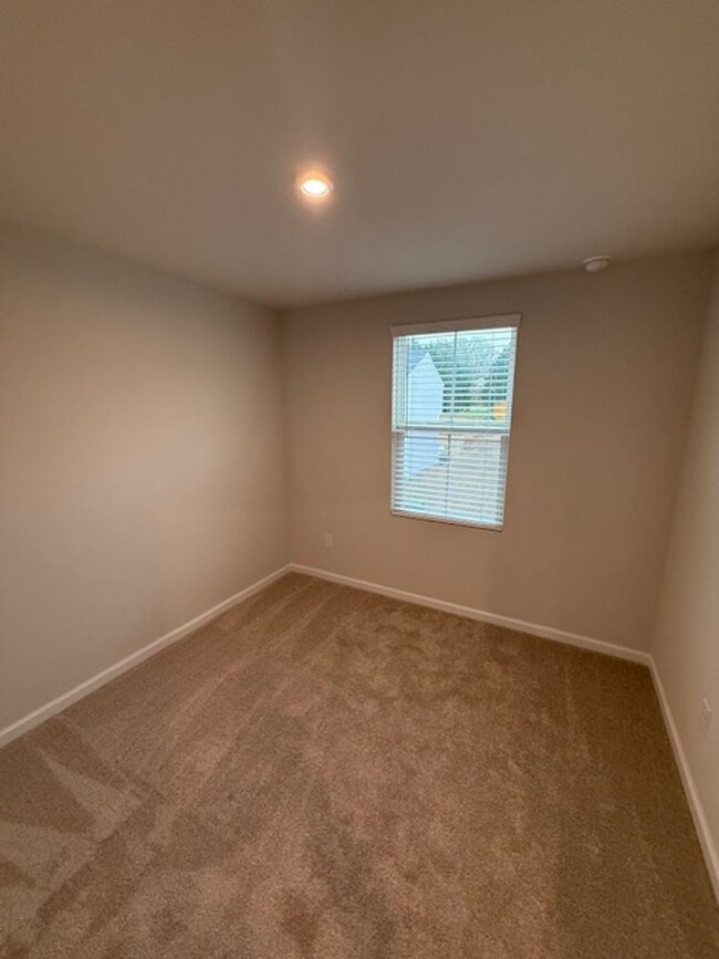 Building Photo - New Construction Townhome for Lease in Kan...