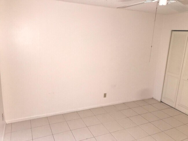 Building Photo - 733 SE 1st Way