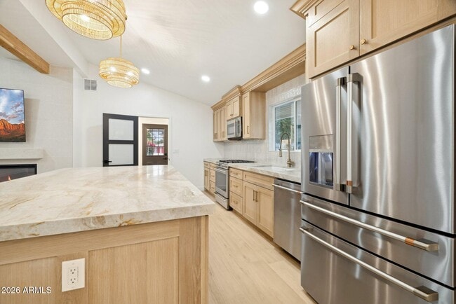 Building Photo - 1216 W Rovey Ave