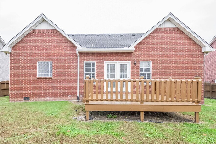 Building Photo - 411 Carmel Dr