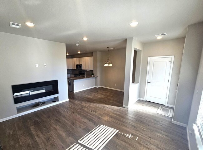 Building Photo - One-Month Free!!  Modern Townhouse with Br...