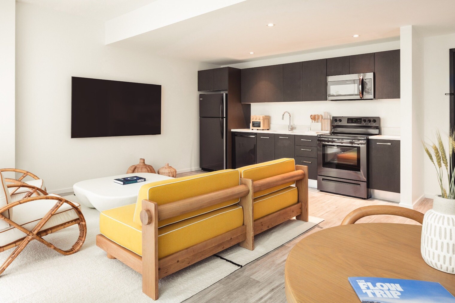 Building Photo - 221 SW 1st Ave