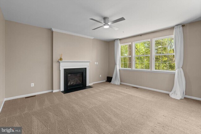 Building Photo - 920 St Martins Loop