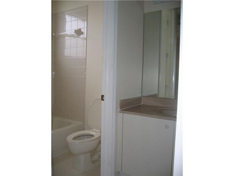 Building Photo - 2271 NE 42nd Cir