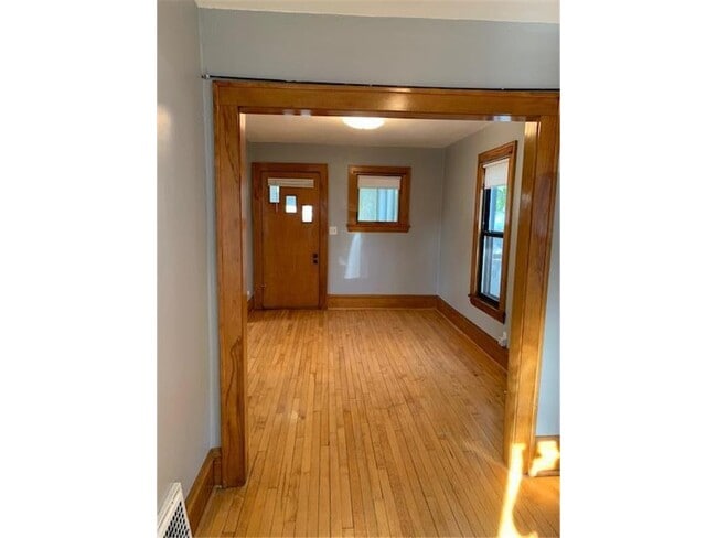 Building Photo - 522 View St