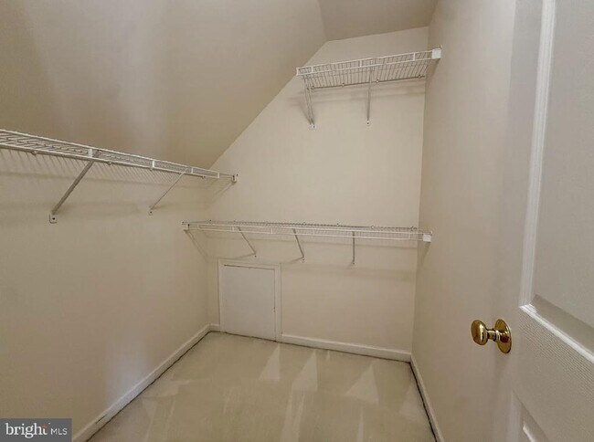 Building Photo - 43520 Lucketts Bridge Cir