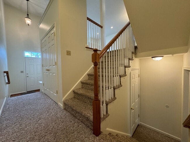 Building Photo - THREE BEDROOM TOWNHOUSE- East Penn Schools
