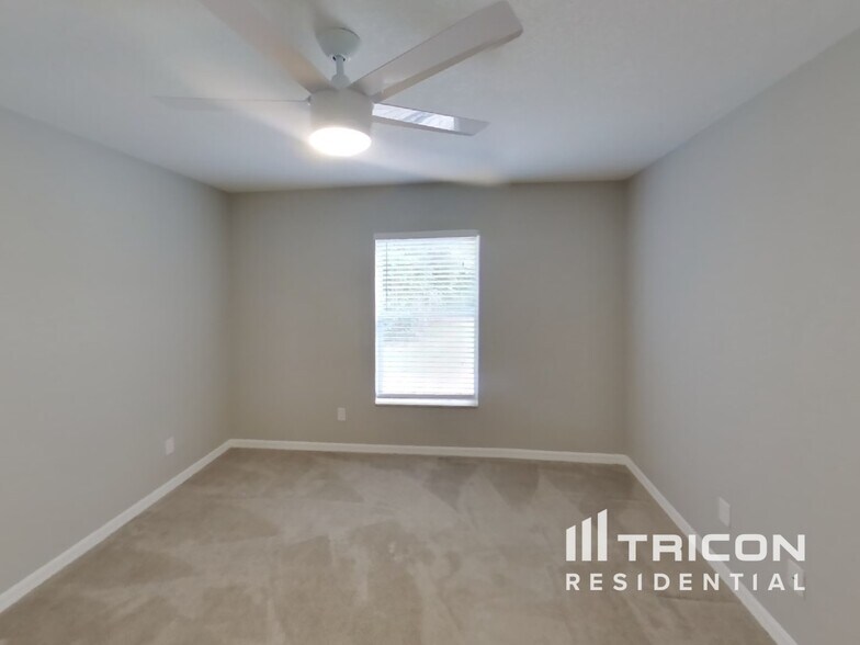 Building Photo - 9241 Sanborn St