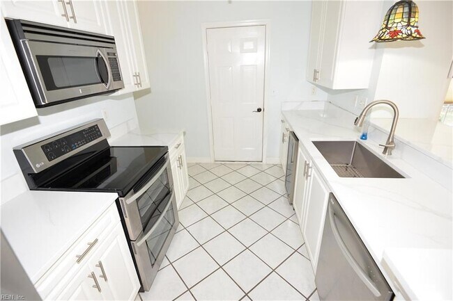Building Photo - 2212 Creeks Edge Dr