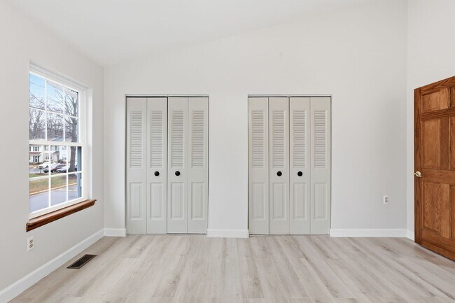 Building Photo - Welcome to this stunning end residence perfectly positioned in a highly desirable setting.