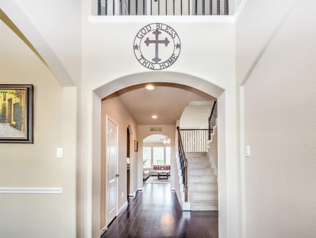 Building Photo - 26335 Cedar Pine Dr