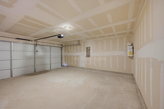 Building Photo - 3719 Longleaf Dr