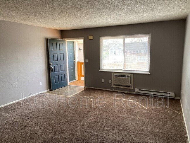 Building Photo - 561 N Somerset Terrace