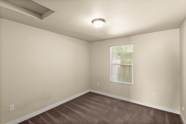 Building Photo - Single Family Ranch