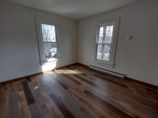 Building Photo - 425 Ray Ave NW