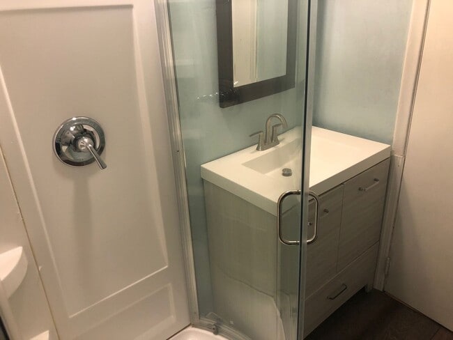 Building Photo - JUNE move in, 6BR house