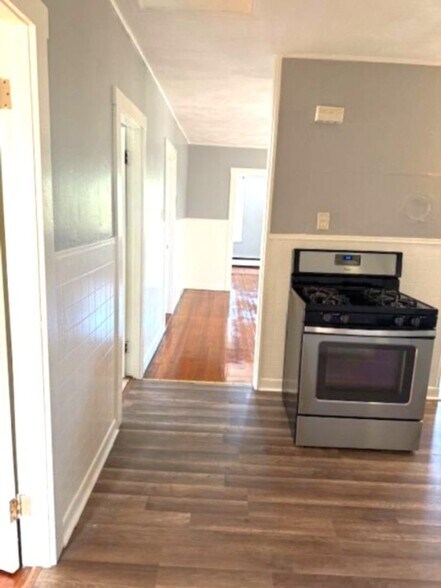 Building Photo - 2 Bernon St