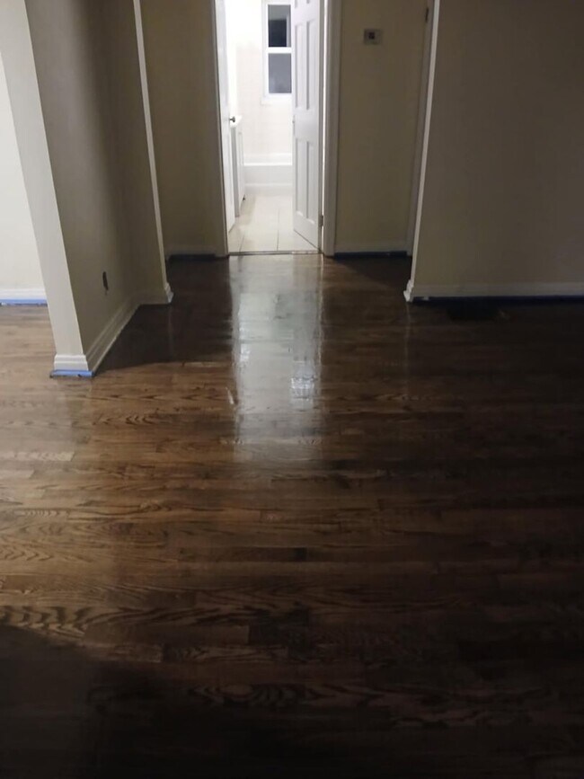 Building Photo - Golf Manor beauty - Complete update