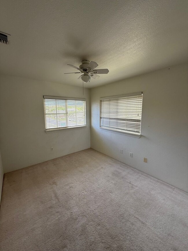 Building Photo - 4 Bedroom / 3 Bath House in The Islands Ga...