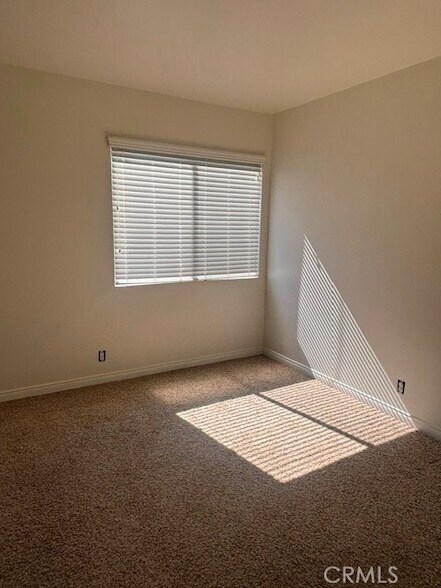 Building Photo - 7083 E Shorecrest Dr