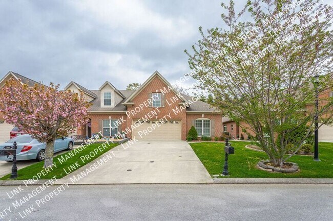 Building Photo - Beautiful large 1800 sf 3/2 for $2000 Townhome in Hixson with a garage and attic storage!