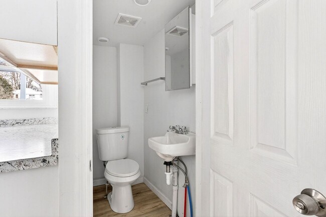 Building Photo - 398-400 N. Maple Ave