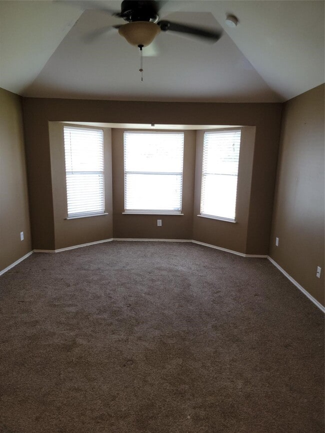 Building Photo - 15510 Mossy Park