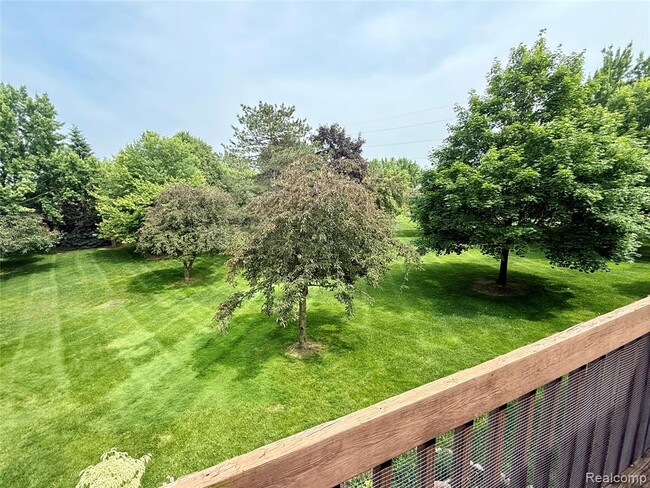 Building Photo - 1550 Meadowside Dr