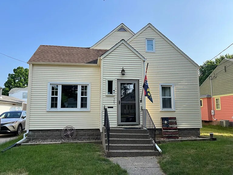 Primary Photo - 505 W Main St