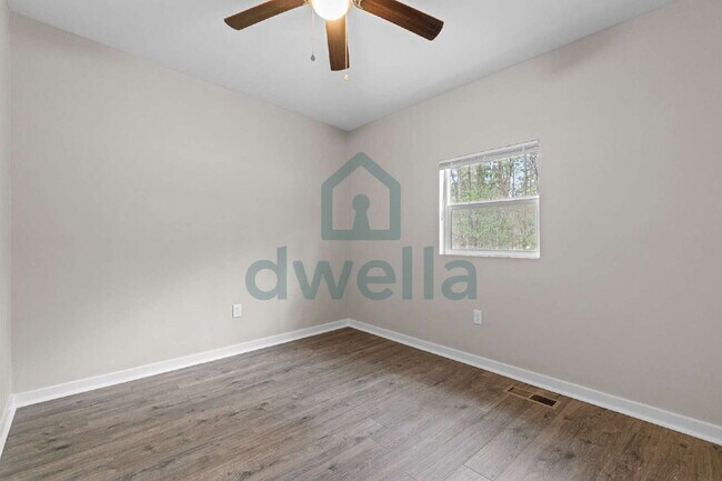 Building Photo - Beautifully Renovated 3-Bedroom Home on Curtis Drive - Serene Sumter Setting, Featuring a Private...