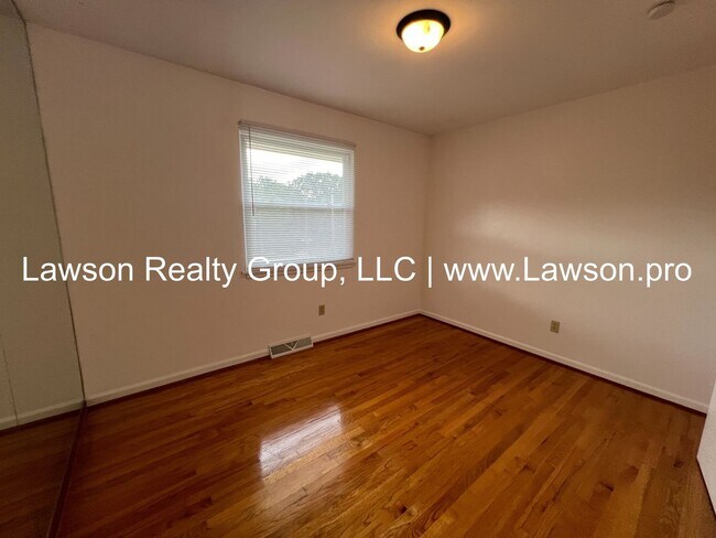 Building Photo - Very Nice Updated Ranch in Salem (Glenvar ...
