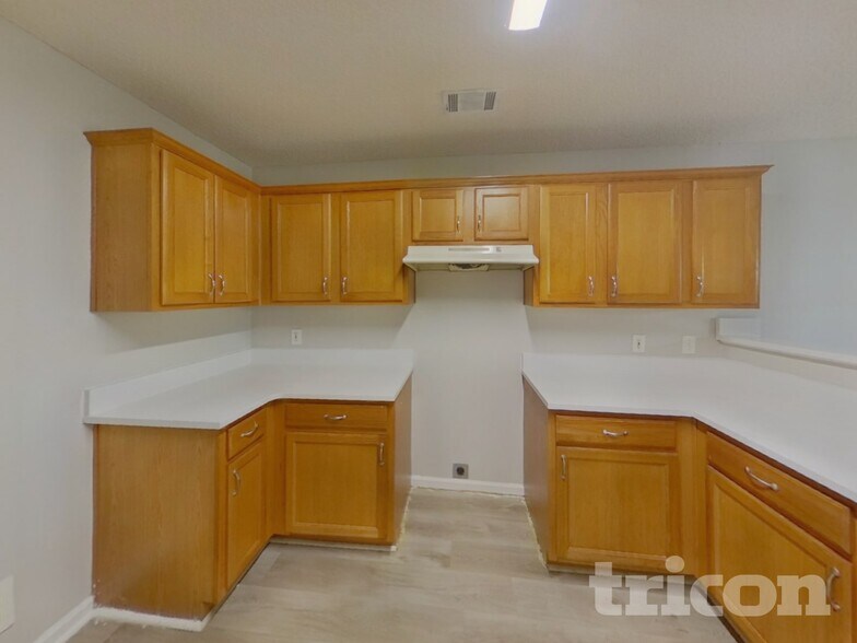 Building Photo - 2177 Red Oak Cir