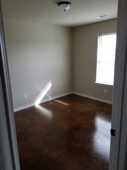 Building Photo - 133 Crossfire Ct