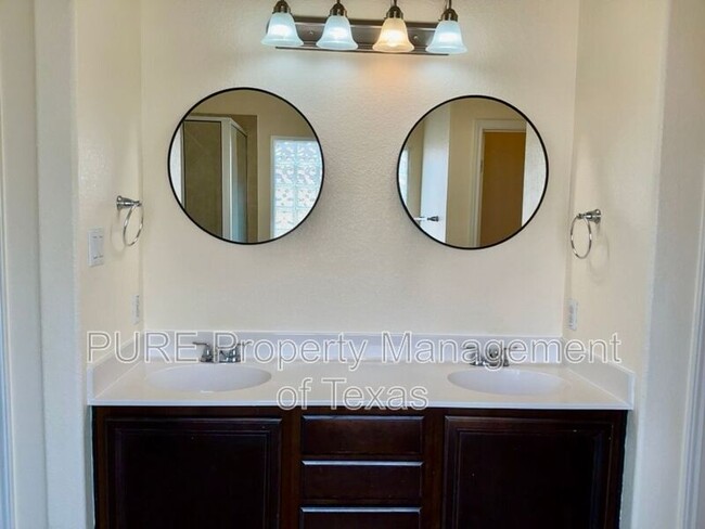 Building Photo - 2946 Todd Tr