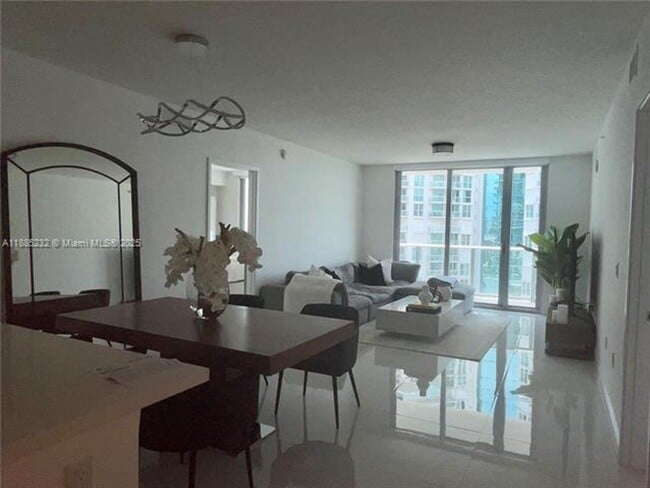 Building Photo - 300 Sunny Isles Blvd