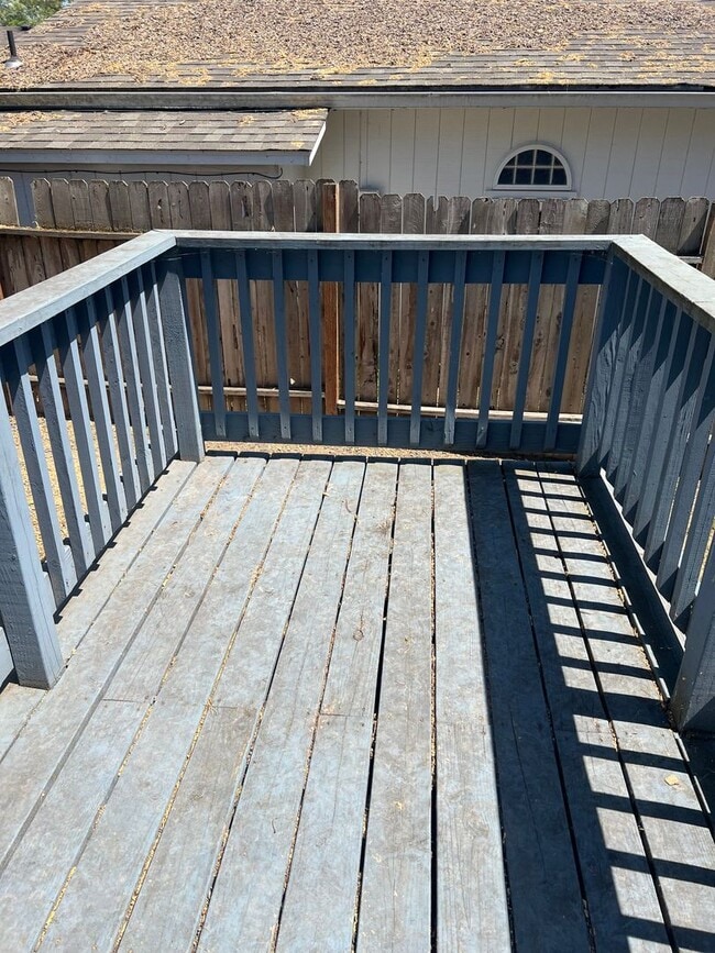 Building Photo - 2BED 1BATH - FENCED YARD, WASHER DRYER HOOKUP, STORAGE SHED, NEAR DOWNTOWN