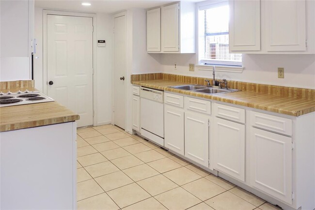 Building Photo - 2802 Heritage Bend Dr